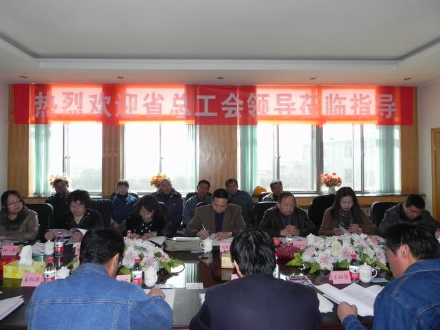 深入車間班組、&ldquo;零距離&rdquo;接觸職工、體驗職工生活、傾聽職工心聲