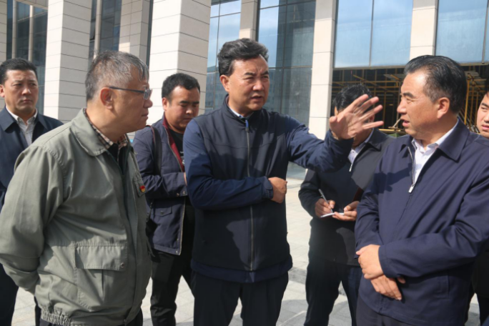 省人大常委會副主任、海東市委書記鳥成云專題調研曹家堡保稅物流園