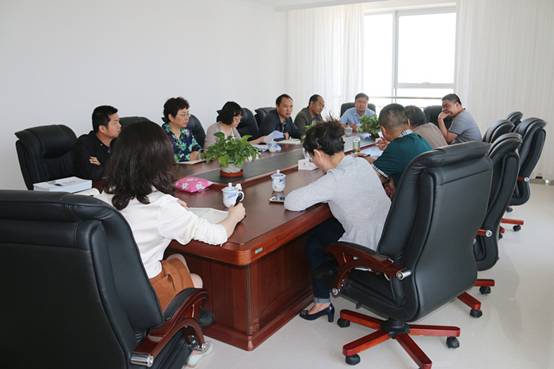 省商務(wù)廳副廳長朱小青協(xié)同西寧海關(guān)、省檢驗(yàn)檢疫局一行深入企業(yè)就保稅物流中心封關(guān)運(yùn)營