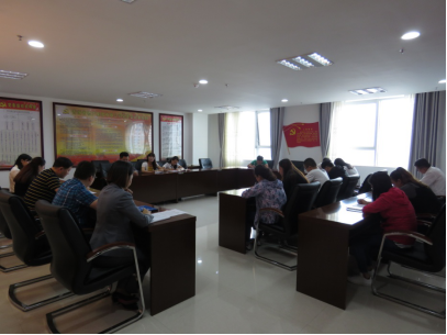 領(lǐng)會(huì)精神實(shí)質(zhì)，迅速掀起學(xué)習(xí)宣傳貫徹團(tuán)的十八大精神熱潮