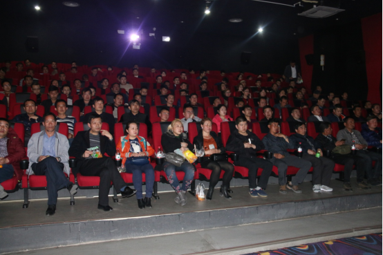 青物集團黨委集中組織觀看優(yōu)秀紀(jì)錄片《厲害了，我的國》